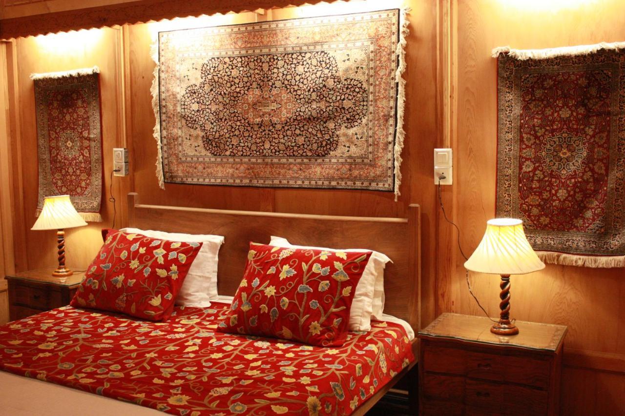 ขีโลนา กรุ๊ป ออฟ เฮาส์โบ๊ต Hotel ศรีนาการ์ ภายนอก รูปภาพ
