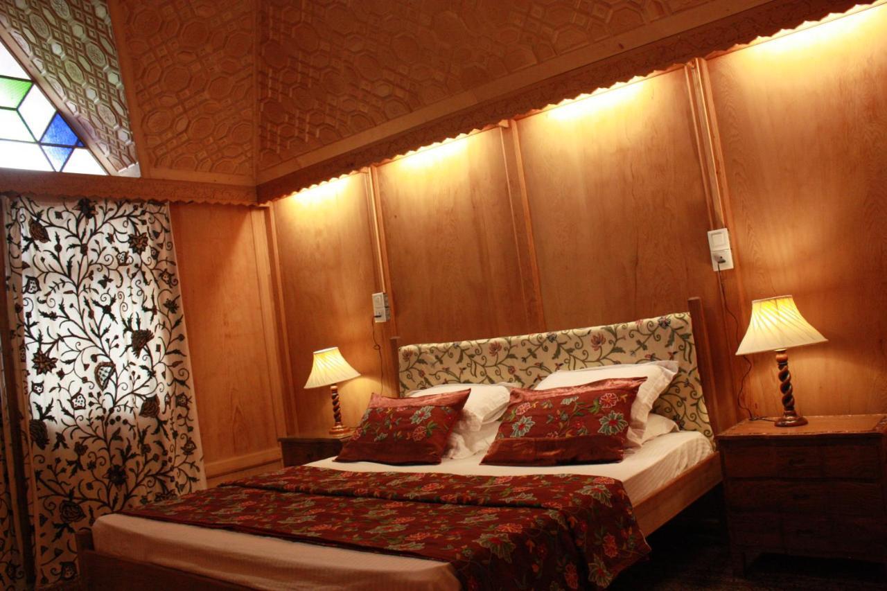 ขีโลนา กรุ๊ป ออฟ เฮาส์โบ๊ต Hotel ศรีนาการ์ ภายนอก รูปภาพ