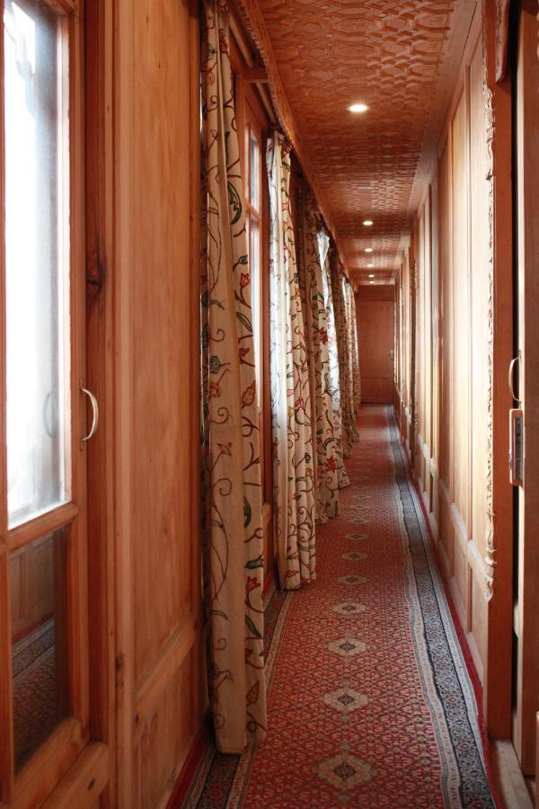 ขีโลนา กรุ๊ป ออฟ เฮาส์โบ๊ต Hotel ศรีนาการ์ ภายนอก รูปภาพ