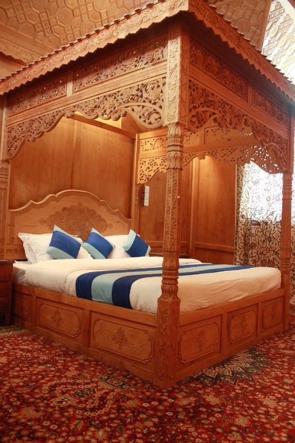ขีโลนา กรุ๊ป ออฟ เฮาส์โบ๊ต Hotel ศรีนาการ์ ภายนอก รูปภาพ