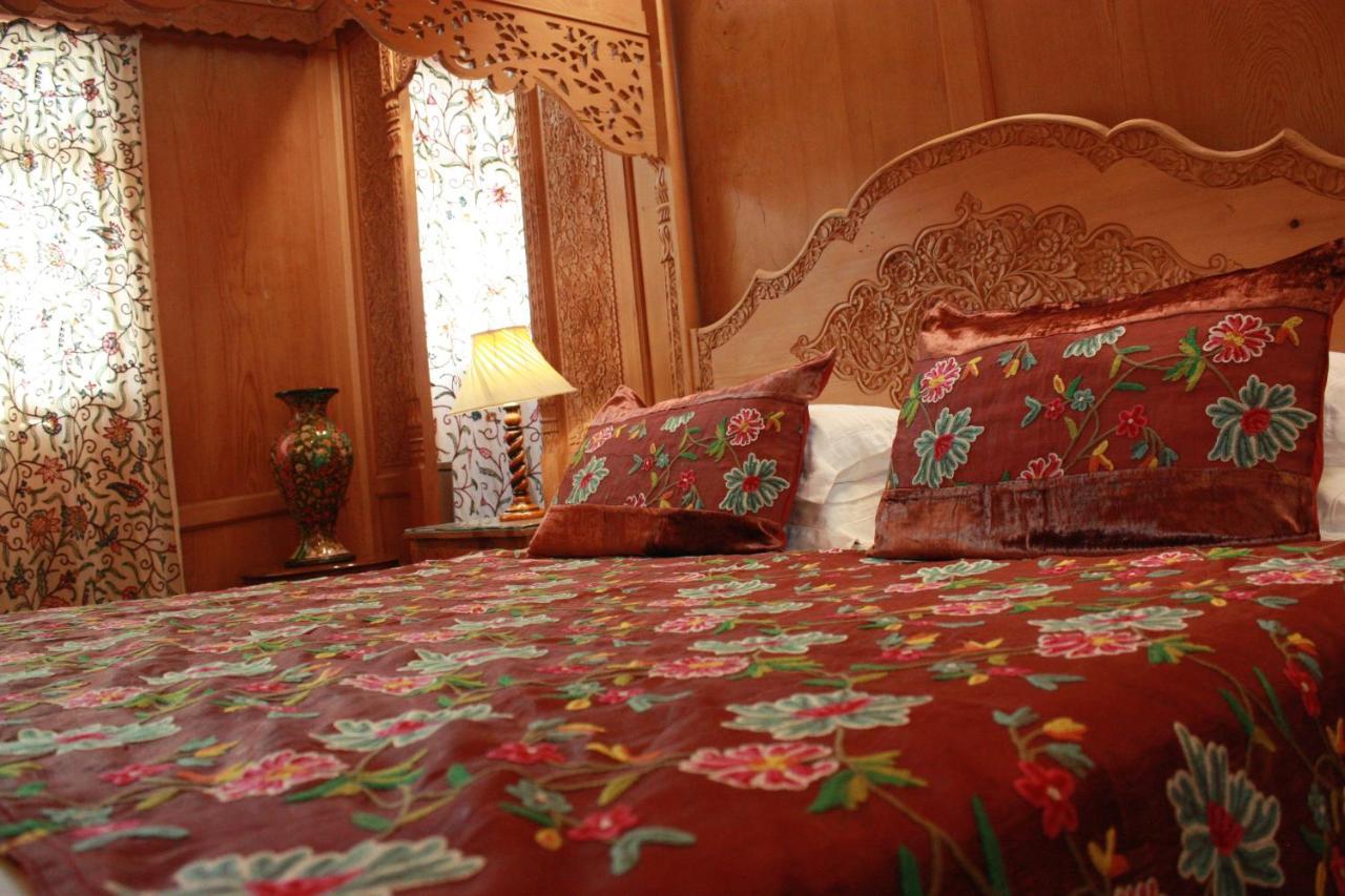 ขีโลนา กรุ๊ป ออฟ เฮาส์โบ๊ต Hotel ศรีนาการ์ ภายนอก รูปภาพ
