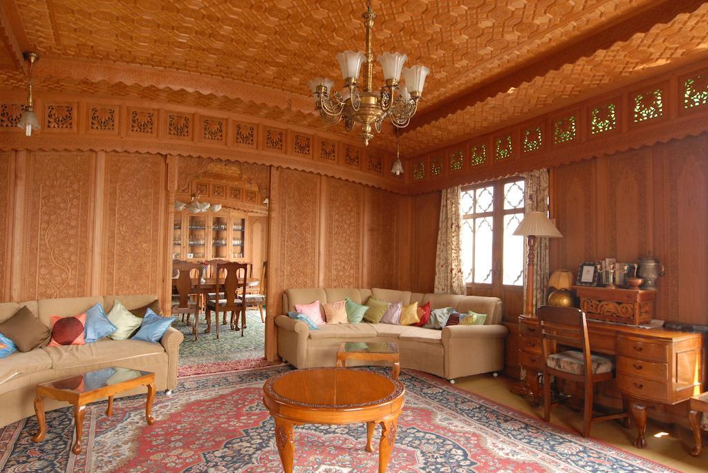 ขีโลนา กรุ๊ป ออฟ เฮาส์โบ๊ต Hotel ศรีนาการ์ ภายนอก รูปภาพ